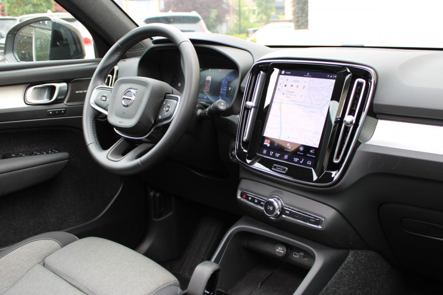 Volvo XC40 2.0 B3 Plus Black Edition | Panoramadak | 360 Camera | H&K | 20'' | Google