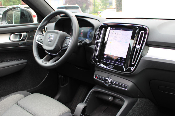 Volvo XC40 2.0 B3 Plus Black Edition | Panoramadak | 360 Camera | H&K | 20'' | Google