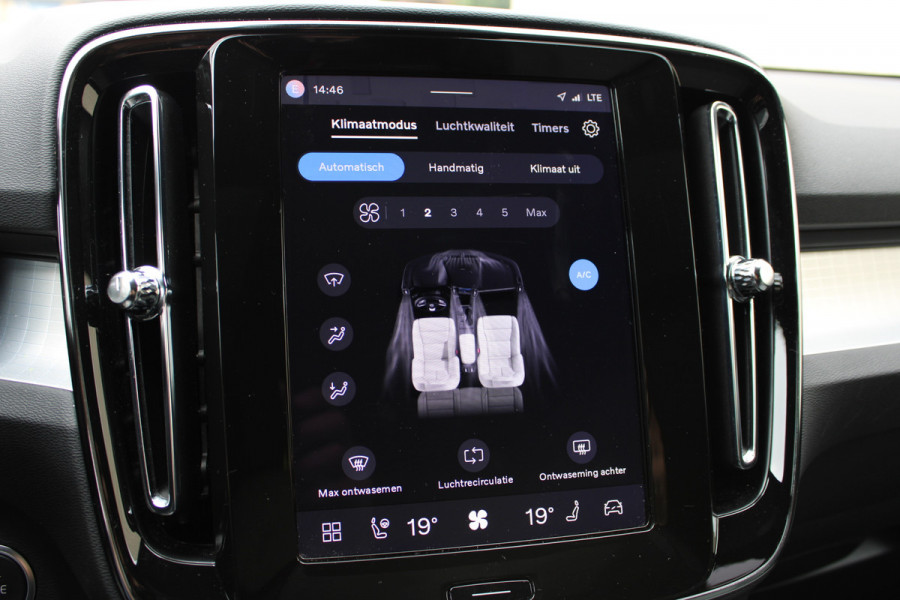 Volvo XC40 2.0 B3 Plus Black Edition | Panoramadak | 360 Camera | H&K | 20'' | Google