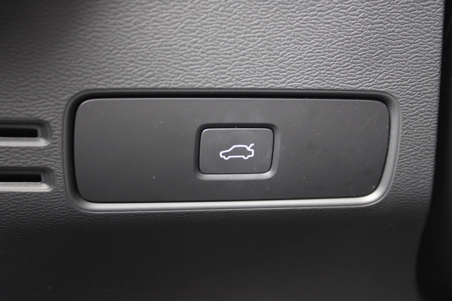 Volvo XC40 2.0 B3 Plus Black Edition | Panoramadak | 360 Camera | H&K | 20'' | Google