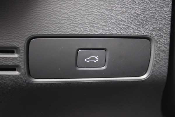 Volvo XC40 2.0 B3 Plus Black Edition | Panoramadak | 360 Camera | H&K | 20'' | Google