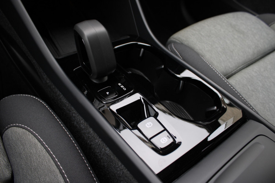 Volvo XC40 2.0 B3 Plus Black Edition | Panoramadak | 360 Camera | H&K | 20'' | Google