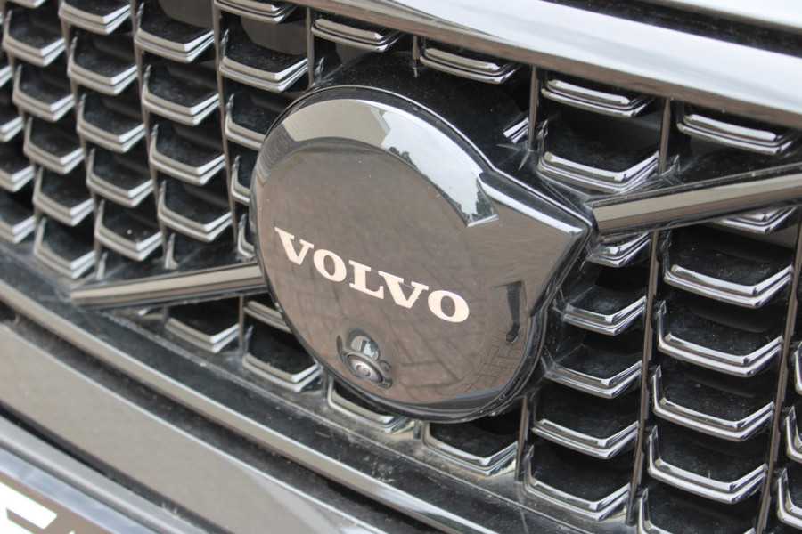 Volvo XC40 2.0 B3 Plus Black Edition | Panoramadak | 360 Camera | H&K | 20'' | Google