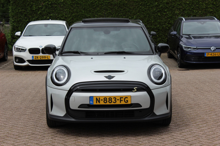 MINI Electric MINI Yours 33 kWh / SoH 95,3% / Panoramadak / Leder / Keyless / 17'' / CarPlay / Navigatie / Stuur+Stoelverwarming / Cruise Control / LED Koplampen