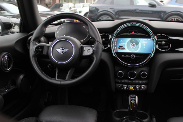 MINI Electric MINI Yours 33 kWh / SoH 95,3% / Panoramadak / Leder / Keyless / 17'' / CarPlay / Navigatie / Stuur+Stoelverwarming / Cruise Control / LED Koplampen