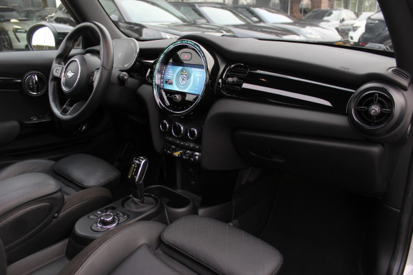 MINI Electric MINI Yours 33 kWh / SoH 95,3% / Panoramadak / Leder / Keyless / 17'' / CarPlay / Navigatie / Stuur+Stoelverwarming / Cruise Control / LED Koplampen