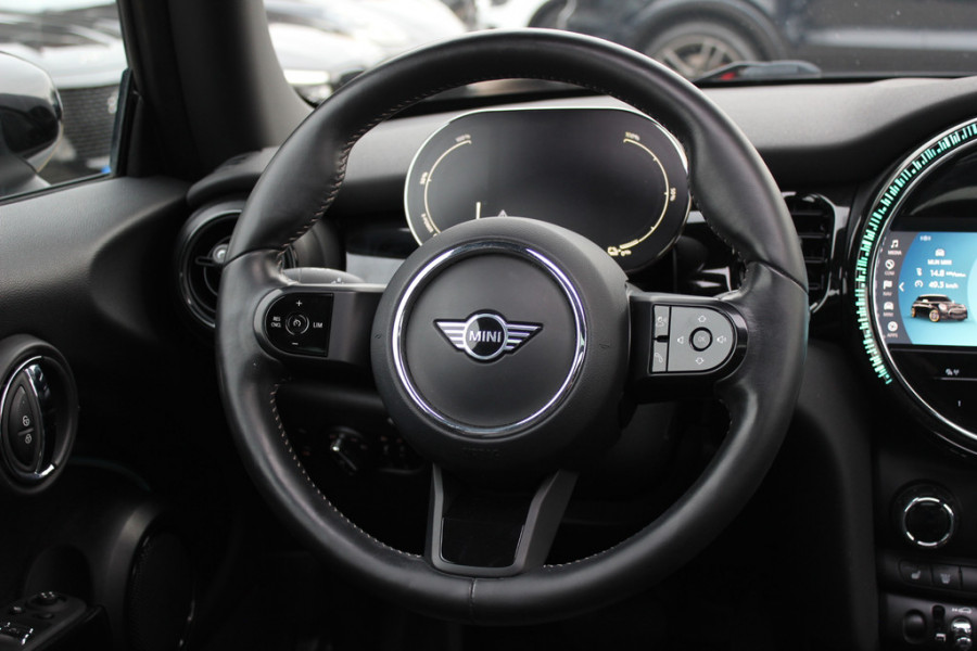 MINI Electric MINI Yours 33 kWh / SoH 95,3% / Panoramadak / Leder / Keyless / 17'' / CarPlay / Navigatie / Stuur+Stoelverwarming / Cruise Control / LED Koplampen