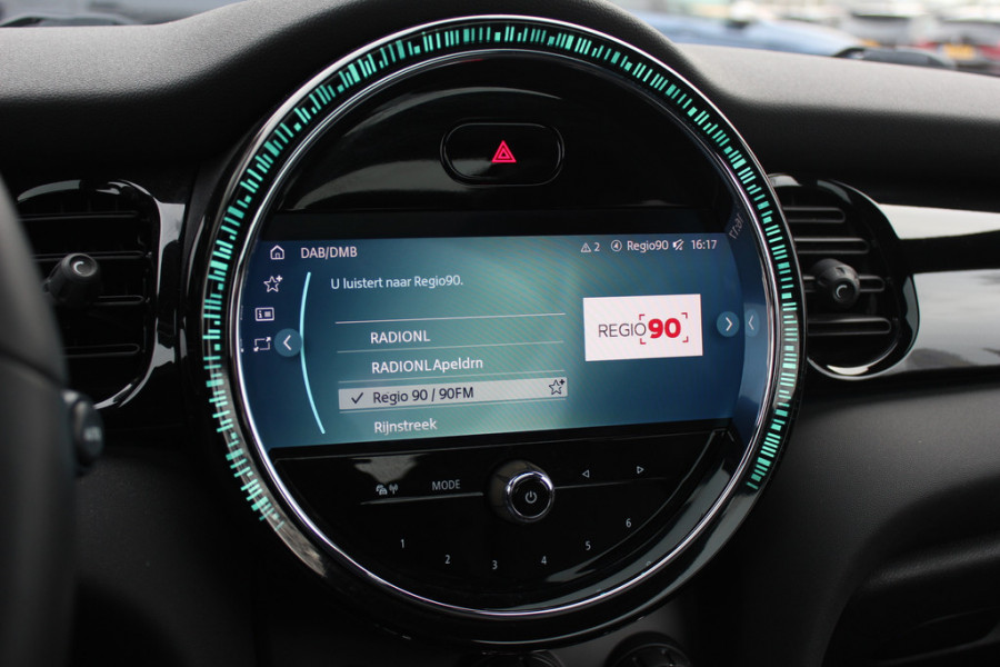 MINI Electric MINI Yours 33 kWh / SoH 95,3% / Panoramadak / Leder / Keyless / 17'' / CarPlay / Navigatie / Stuur+Stoelverwarming / Cruise Control / LED Koplampen
