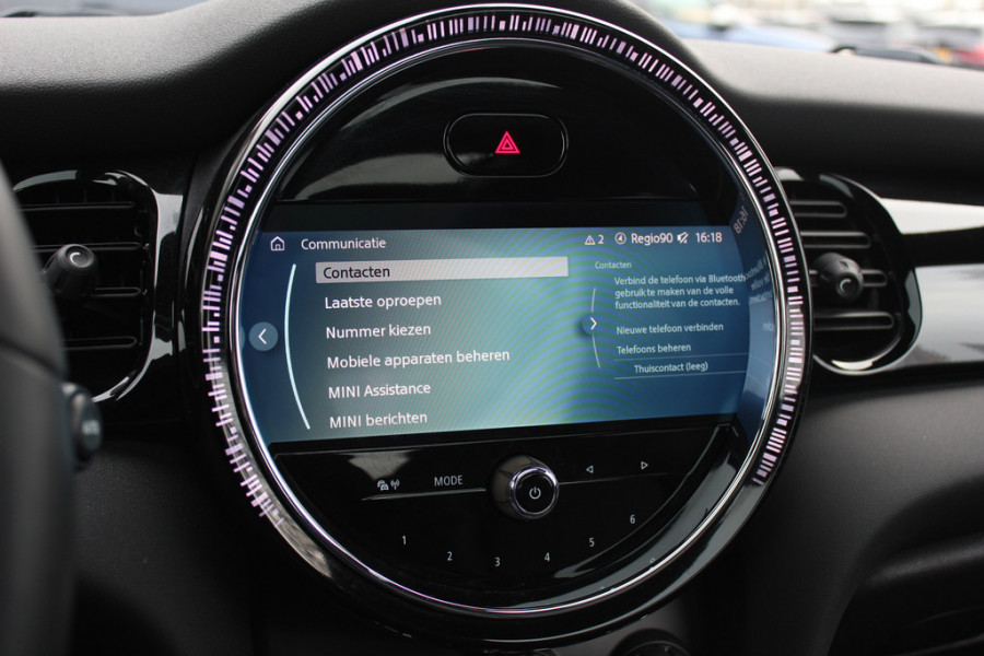 MINI Electric MINI Yours 33 kWh / SoH 95,3% / Panoramadak / Leder / Keyless / 17'' / CarPlay / Navigatie / Stuur+Stoelverwarming / Cruise Control / LED Koplampen