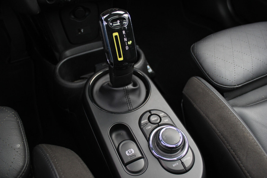 MINI Electric MINI Yours 33 kWh / SoH 95,3% / Panoramadak / Leder / Keyless / 17'' / CarPlay / Navigatie / Stuur+Stoelverwarming / Cruise Control / LED Koplampen