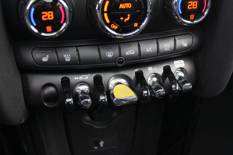 MINI Electric MINI Yours 33 kWh / SoH 95,3% / Panoramadak / Leder / Keyless / 17'' / CarPlay / Navigatie / Stuur+Stoelverwarming / Cruise Control / LED Koplampen