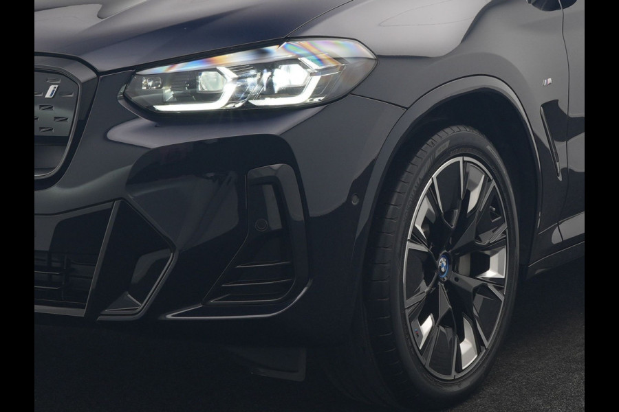 BMW iX3 M Sport 80 kWh 286pk Dealer O.H. | Trekhaak Af Fabriek | Panodak | Head Up | 360 Camera | Harman / Kardon | Lederen Sportstoelen Memory & Verwarmd | Keyless | Blis | Sfeerverlichting | 20"L.M | Adaptive LED |