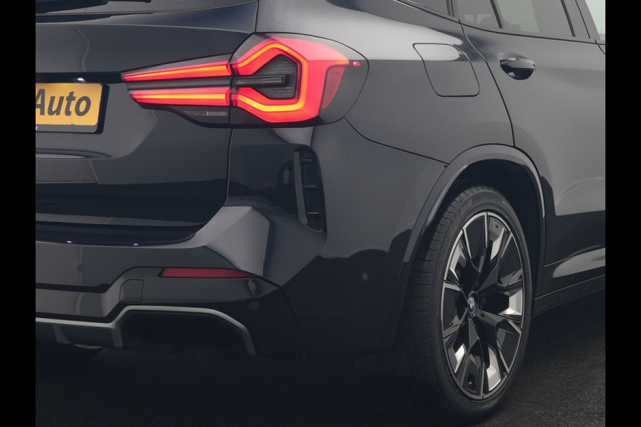 BMW iX3 M Sport 80 kWh 286pk Dealer O.H. | Trekhaak Af Fabriek | Panodak | Head Up | 360 Camera | Harman / Kardon | Lederen Sportstoelen Memory & Verwarmd | Keyless | Blis | Sfeerverlichting | 20"L.M | Adaptive LED |