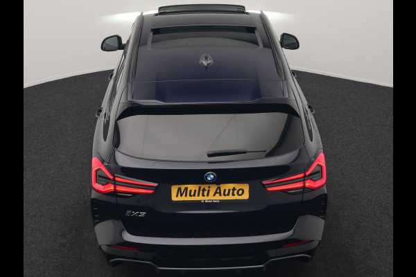 BMW iX3 M Sport 80 kWh 286pk Dealer O.H. | Trekhaak Af Fabriek | Panodak | Head Up | 360 Camera | Harman / Kardon | Lederen Sportstoelen Memory & Verwarmd | Keyless | Blis | Sfeerverlichting | 20"L.M | Adaptive LED |