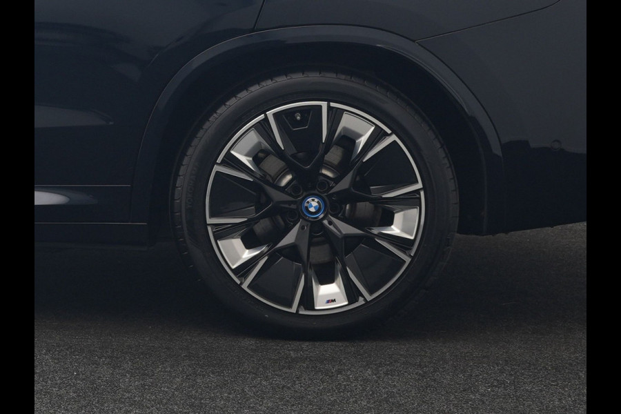 BMW iX3 M Sport 80 kWh 286pk Dealer O.H. | Trekhaak Af Fabriek | Panodak | Head Up | 360 Camera | Harman / Kardon | Lederen Sportstoelen Memory & Verwarmd | Keyless | Blis | Sfeerverlichting | 20"L.M | Adaptive LED |