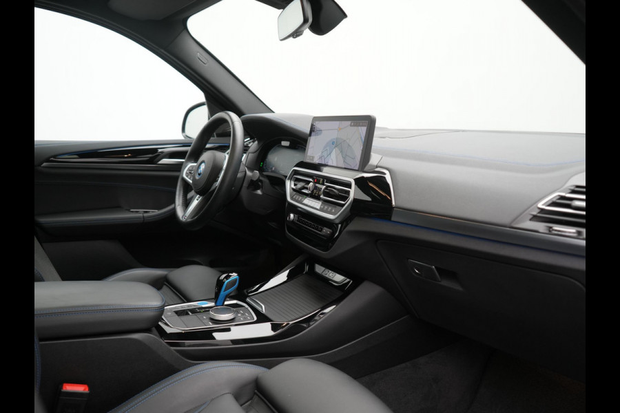 BMW iX3 M Sport 80 kWh 286pk Dealer O.H. | Panodak | Adaptive Cruise | Head Up | 360 Camera | Harman / Kardon | Lederen Sportstoelen Memory & Verwarmd | Keyless | Blis | Stuur Verwarmd | Sfeerverlichting | Apple Carplay | 20"L.M |
