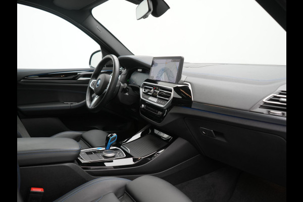 BMW iX3 M Sport 80 kWh 286pk Dealer O.H. | Panodak | Adaptive Cruise | Head Up | 360 Camera | Harman / Kardon | Lederen Sportstoelen Memory & Verwarmd | Keyless | Blis | Stuur Verwarmd | Sfeerverlichting | Apple Carplay | 20"L.M |