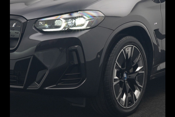 BMW iX3 M Sport 80 kWh 286pk Dealer O.H. | Panodak | Adaptive Cruise | Head Up | 360 Camera | Harman / Kardon | Lederen Sportstoelen Memory & Verwarmd | Keyless | Blis | Stuur Verwarmd | Sfeerverlichting | Apple Carplay | 20"L.M |