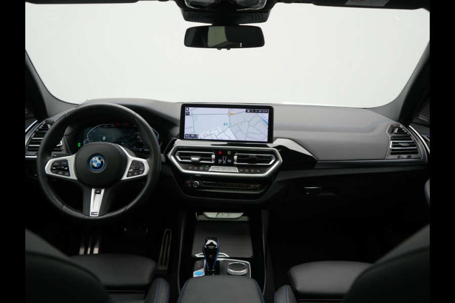 BMW iX3 M Sport 80 kWh 286pk Dealer O.H. | Panodak | Adaptive Cruise | Head Up | 360 Camera | Harman / Kardon | Lederen Sportstoelen Memory & Verwarmd | Keyless | Blis | Stuur Verwarmd | Sfeerverlichting | Apple Carplay | 20"L.M |