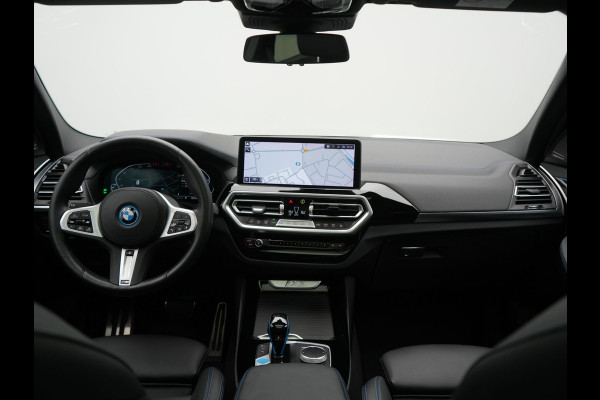 BMW iX3 M Sport 80 kWh 286pk Dealer O.H. | Panodak | Adaptive Cruise | Head Up | 360 Camera | Harman / Kardon | Lederen Sportstoelen Memory & Verwarmd | Keyless | Blis | Stuur Verwarmd | Sfeerverlichting | Apple Carplay | 20"L.M |