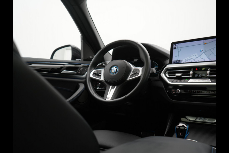 BMW iX3 M Sport 80 kWh 286pk Dealer O.H. | Panodak | Adaptive Cruise | Head Up | 360 Camera | Harman / Kardon | Lederen Sportstoelen Memory & Verwarmd | Keyless | Blis | Stuur Verwarmd | Sfeerverlichting | Apple Carplay | 20"L.M |