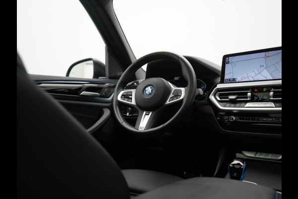 BMW iX3 M Sport 80 kWh 286pk Dealer O.H. | Panodak | Adaptive Cruise | Head Up | 360 Camera | Harman / Kardon | Lederen Sportstoelen Memory & Verwarmd | Keyless | Blis | Stuur Verwarmd | Sfeerverlichting | Apple Carplay | 20"L.M |