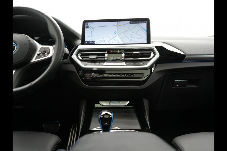 BMW iX3 M Sport 80 kWh 286pk Dealer O.H. | Panodak | Adaptive Cruise | Head Up | 360 Camera | Harman / Kardon | Lederen Sportstoelen Memory & Verwarmd | Keyless | Blis | Stuur Verwarmd | Sfeerverlichting | Apple Carplay | 20"L.M |