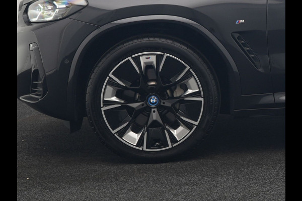 BMW iX3 M Sport 80 kWh 286pk Dealer O.H. | Panodak | Adaptive Cruise | Head Up | 360 Camera | Harman / Kardon | Lederen Sportstoelen Memory & Verwarmd | Keyless | Blis | Stuur Verwarmd | Sfeerverlichting | Apple Carplay | 20"L.M |