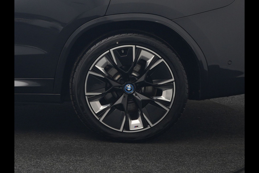 BMW iX3 M Sport 80 kWh 286pk Dealer O.H. | Panodak | Adaptive Cruise | Head Up | 360 Camera | Harman / Kardon | Lederen Sportstoelen Memory & Verwarmd | Keyless | Blis | Stuur Verwarmd | Sfeerverlichting | Apple Carplay | 20"L.M |