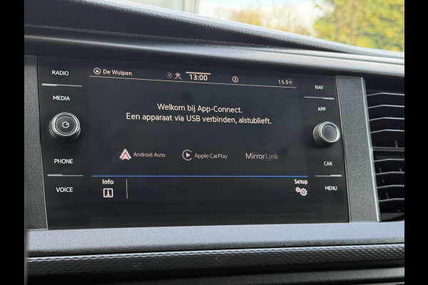 Volkswagen Transporter 2.0 TDI HIGHLINE / STARLIGHT BLUE METALLIC / L2H1 / TREKHAAK / CAMERA / CRUISE / AIRCO