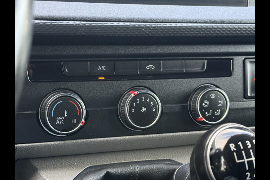 Volkswagen Transporter 2.0 TDI HIGHLINE / STARLIGHT BLUE METALLIC / L2H1 / TREKHAAK / CAMERA / CRUISE / AIRCO