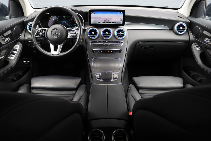Mercedes-Benz GLC 300e 4MATIC AMG Line | Distronic+ | Memory | Trekhaak | HUD | Verwarmd Stuurwiel | Leder | Keyless Go | Augmented Reality |