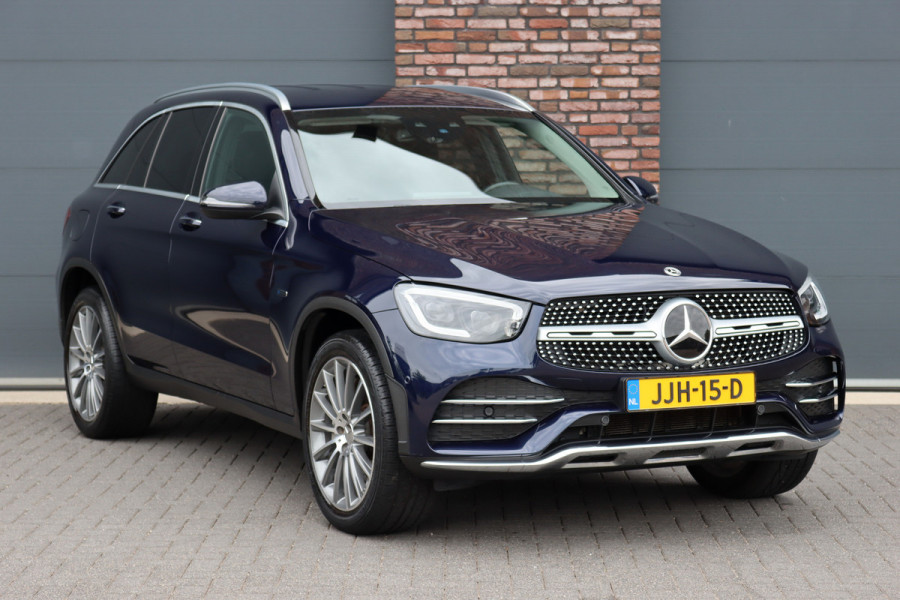 Mercedes-Benz GLC 300e 4MATIC AMG Line | Distronic+ | Memory | Trekhaak | HUD | Verwarmd Stuurwiel | Leder | Keyless Go | Augmented Reality |