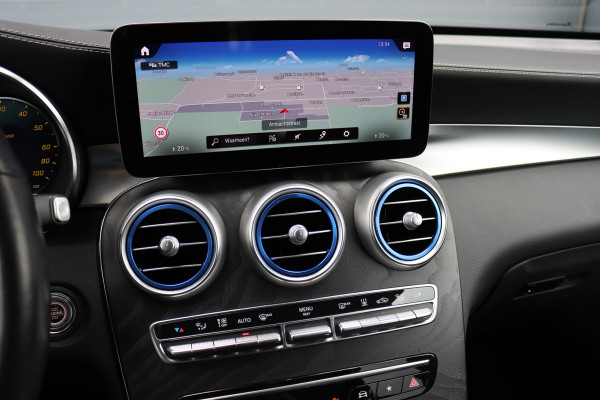 Mercedes-Benz GLC 300e 4MATIC AMG Line | Distronic+ | Memory | Trekhaak | HUD | Verwarmd Stuurwiel | Leder | Keyless Go | Augmented Reality |