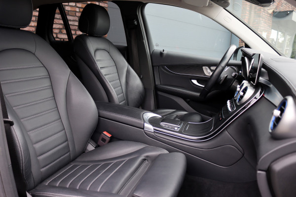 Mercedes-Benz GLC 300e 4MATIC AMG Line | Distronic+ | Memory | Trekhaak | HUD | Verwarmd Stuurwiel | Leder | Keyless Go | Augmented Reality |