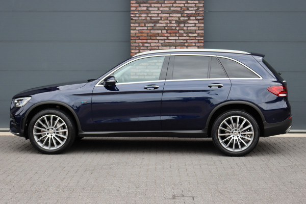 Mercedes-Benz GLC 300e 4MATIC AMG Line | Distronic+ | Memory | Trekhaak | HUD | Verwarmd Stuurwiel | Leder | Keyless Go | Augmented Reality |