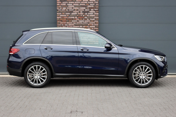 Mercedes-Benz GLC 300e 4MATIC AMG Line | Distronic+ | Memory | Trekhaak | HUD | Verwarmd Stuurwiel | Leder | Keyless Go | Augmented Reality |