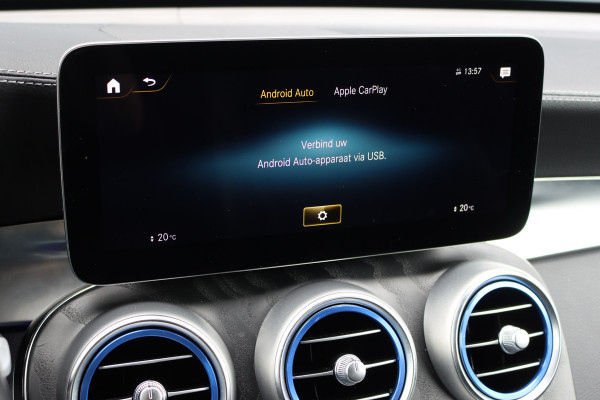 Mercedes-Benz GLC 300e 4MATIC AMG Line | Distronic+ | Memory | Trekhaak | HUD | Verwarmd Stuurwiel | Leder | Keyless Go | Augmented Reality |