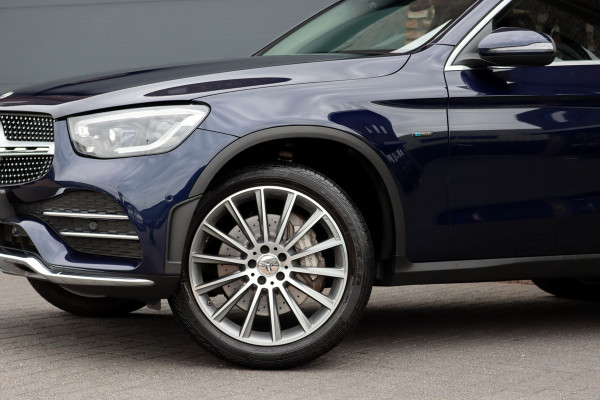 Mercedes-Benz GLC 300e 4MATIC AMG Line | Distronic+ | Memory | Trekhaak | HUD | Verwarmd Stuurwiel | Leder | Keyless Go | Augmented Reality |