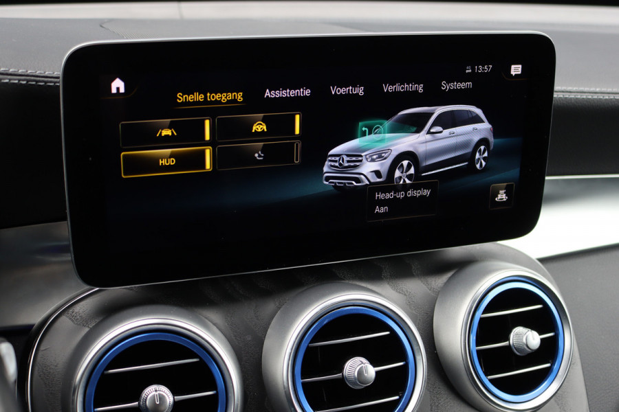 Mercedes-Benz GLC 300e 4MATIC AMG Line | Distronic+ | Memory | Trekhaak | HUD | Verwarmd Stuurwiel | Leder | Keyless Go | Augmented Reality |