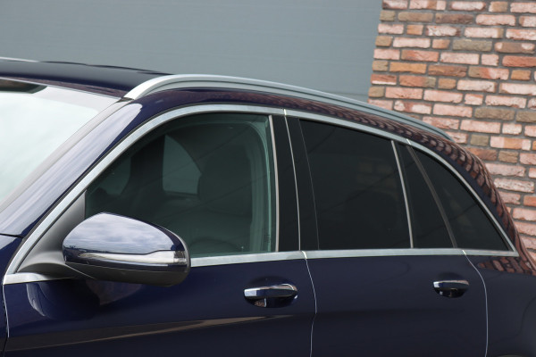 Mercedes-Benz GLC 300e 4MATIC AMG Line | Distronic+ | Memory | Trekhaak | HUD | Verwarmd Stuurwiel | Leder | Keyless Go | Augmented Reality |