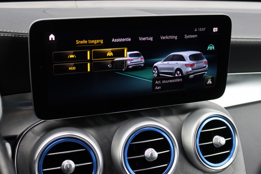 Mercedes-Benz GLC 300e 4MATIC AMG Line | Distronic+ | Memory | Trekhaak | HUD | Verwarmd Stuurwiel | Leder | Keyless Go | Augmented Reality |