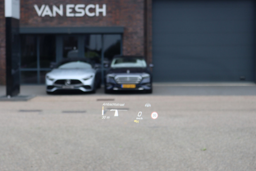 Mercedes-Benz GLC 300e 4MATIC AMG Line | Distronic+ | Memory | Trekhaak | HUD | Verwarmd Stuurwiel | Leder | Keyless Go | Augmented Reality |