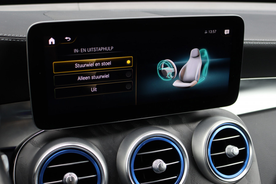 Mercedes-Benz GLC 300e 4MATIC AMG Line | Distronic+ | Memory | Trekhaak | HUD | Verwarmd Stuurwiel | Leder | Keyless Go | Augmented Reality |