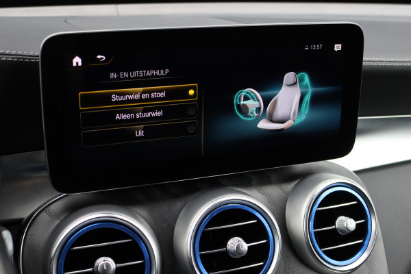Mercedes-Benz GLC 300e 4MATIC AMG Line | Distronic+ | Memory | Trekhaak | HUD | Verwarmd Stuurwiel | Leder | Keyless Go | Augmented Reality |