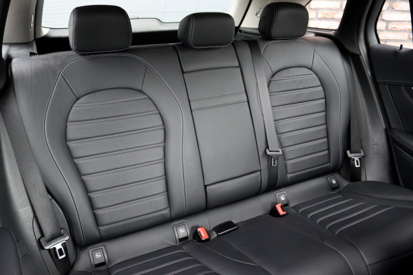 Mercedes-Benz GLC 300e 4MATIC AMG Line | Distronic+ | Memory | Trekhaak | HUD | Verwarmd Stuurwiel | Leder | Keyless Go | Augmented Reality |