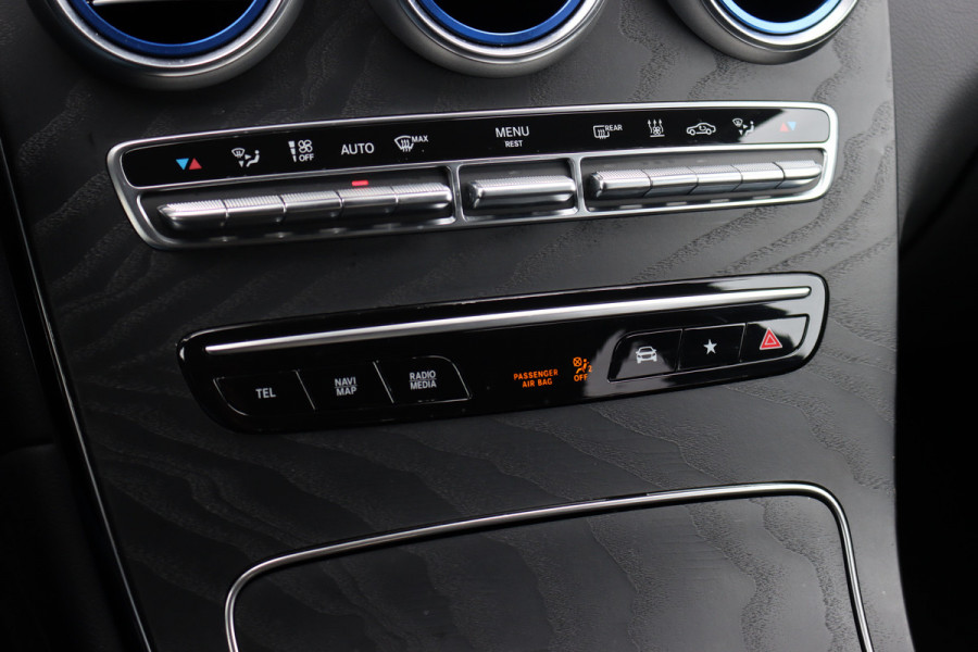 Mercedes-Benz GLC 300e 4MATIC AMG Line | Distronic+ | Memory | Trekhaak | HUD | Verwarmd Stuurwiel | Leder | Keyless Go | Augmented Reality |