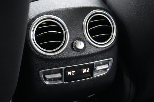 Mercedes-Benz GLC 300e 4MATIC AMG Line | Distronic+ | Memory | Trekhaak | HUD | Verwarmd Stuurwiel | Leder | Keyless Go | Augmented Reality |