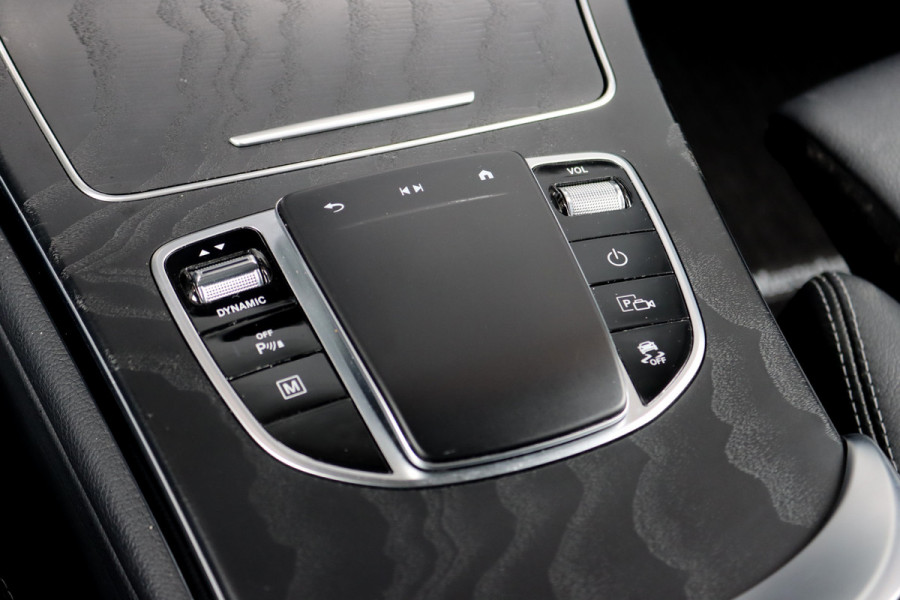 Mercedes-Benz GLC 300e 4MATIC AMG Line | Distronic+ | Memory | Trekhaak | HUD | Verwarmd Stuurwiel | Leder | Keyless Go | Augmented Reality |