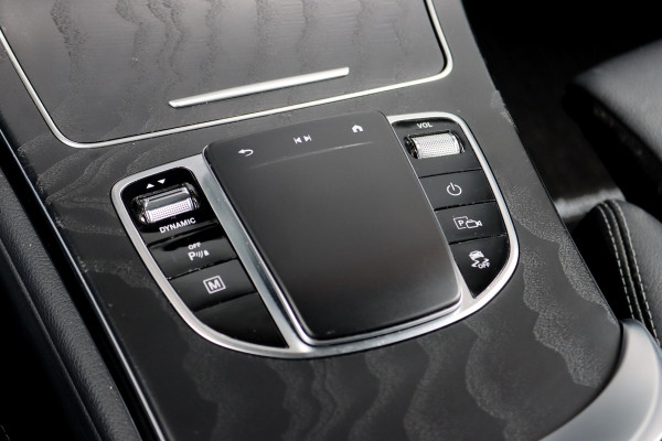 Mercedes-Benz GLC 300e 4MATIC AMG Line | Distronic+ | Memory | Trekhaak | HUD | Verwarmd Stuurwiel | Leder | Keyless Go | Augmented Reality |